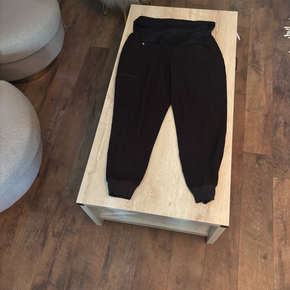 Figs maternity jogger scrubs